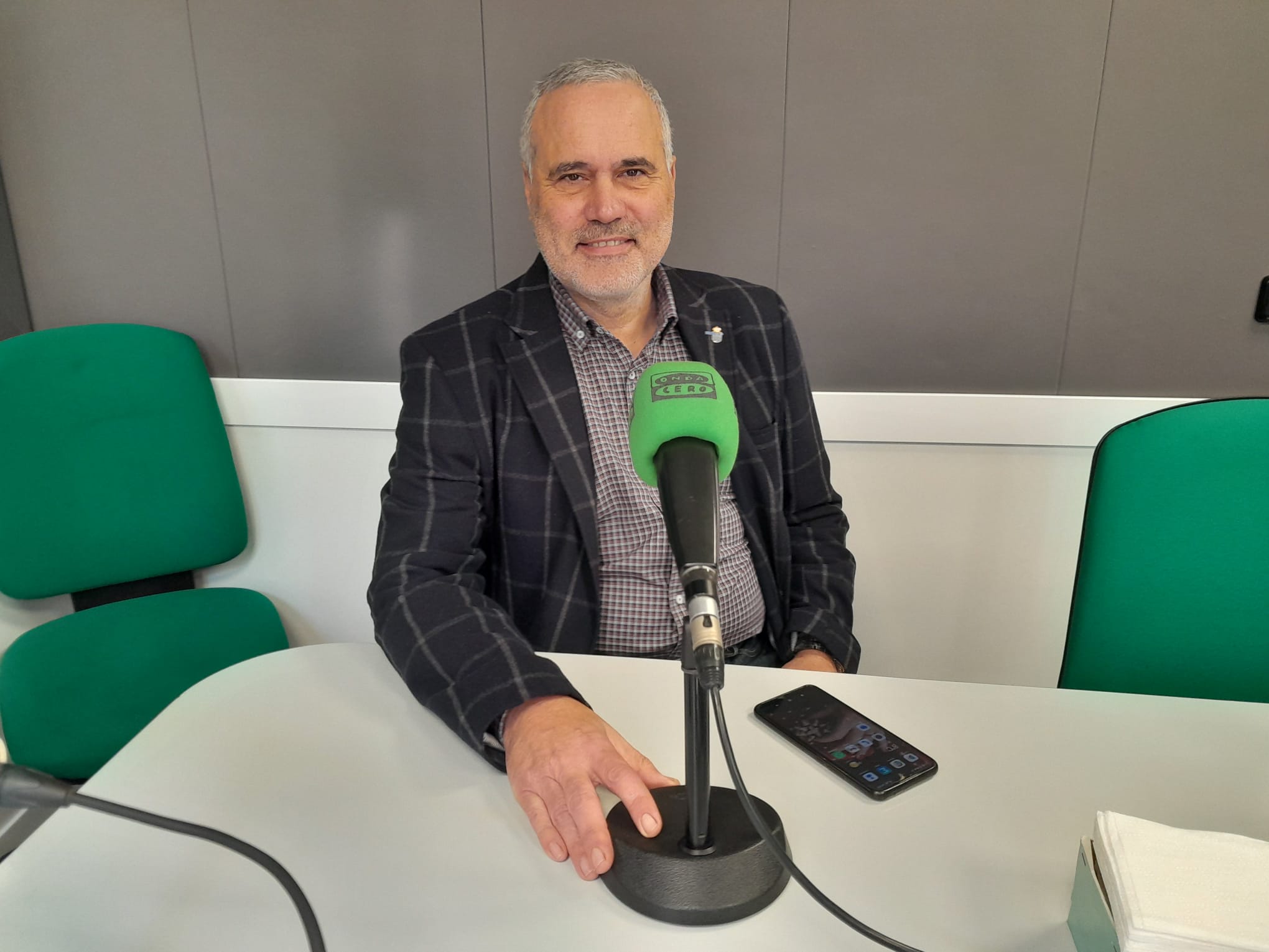 Juanjo Alonso, un gestor curioso que ve la labor política "admirable" Juanjo Alonso, un gestor curioso que ve la labor política "admirable"