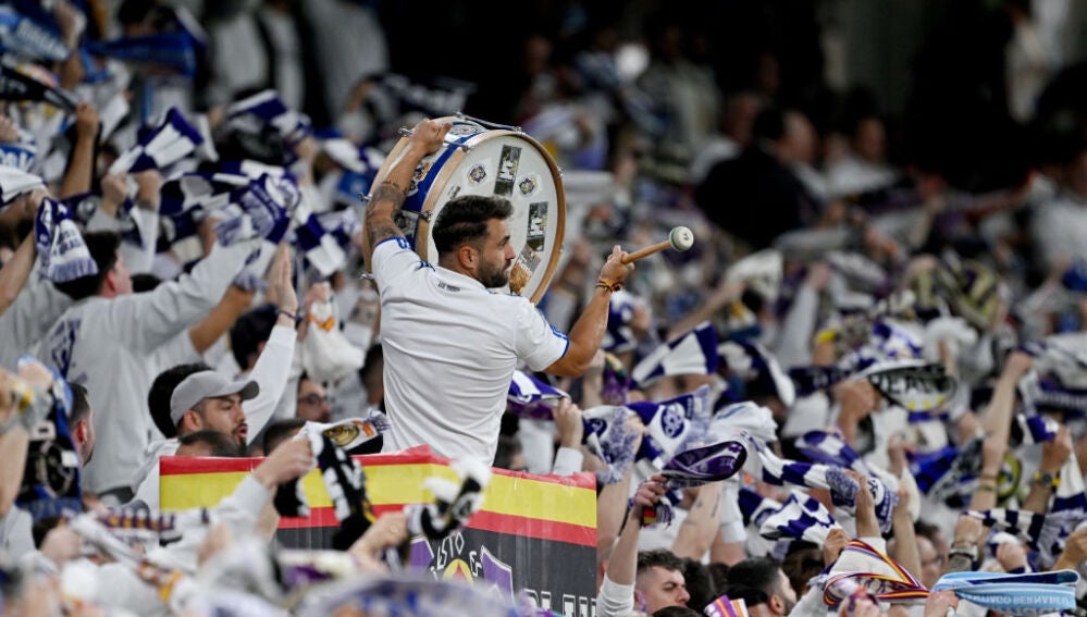 Aficionados del Real Madrid durante los cuartos de final de Champions