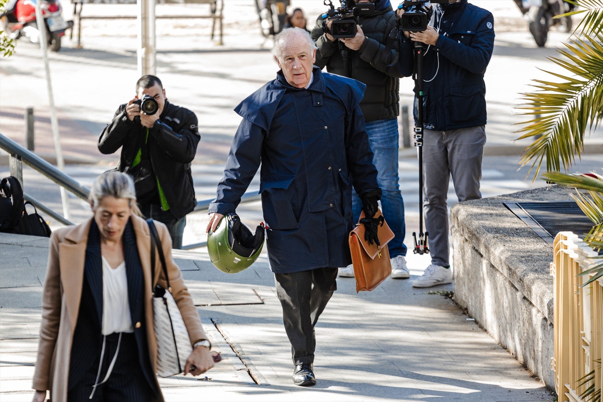 Rodrigo Rato se defiende al ataque: "O es una falsedad o es una tontería" Rodrigo Rato se defiende al ataque: "O es una falsedad o es una tontería"