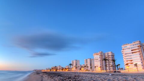 La playa de Urbanova de Alicante