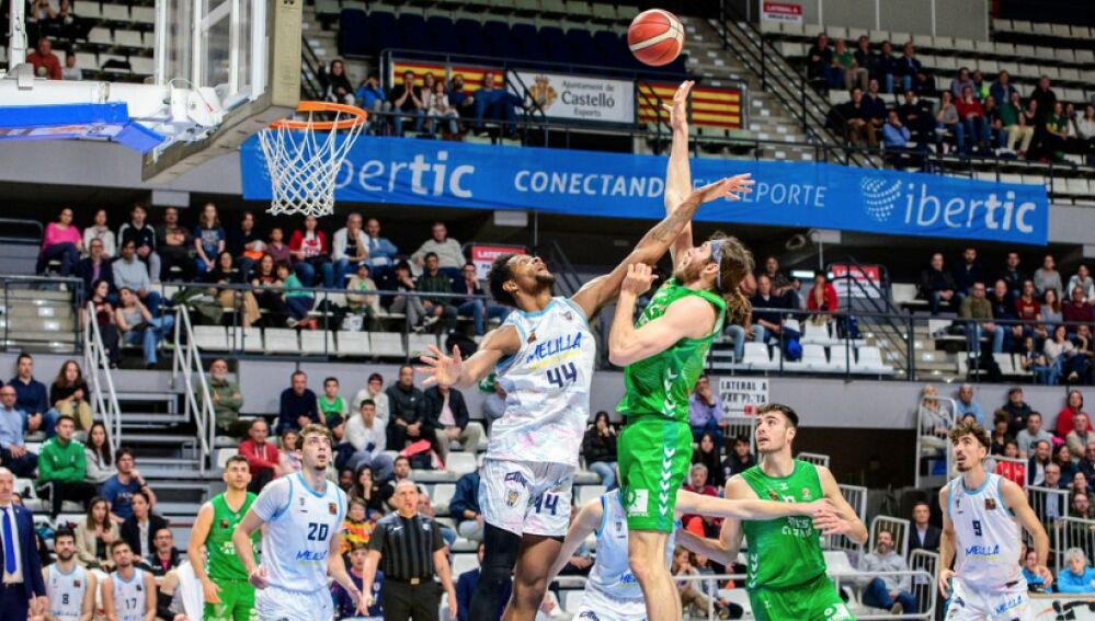 Stutz en acción ante el Melilla