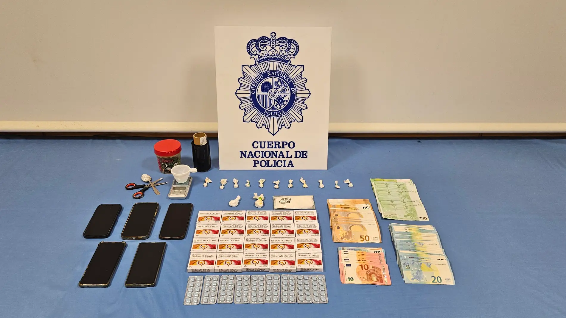 Cuatro detenidos en Oviedo por vender cocaína y medicamentos