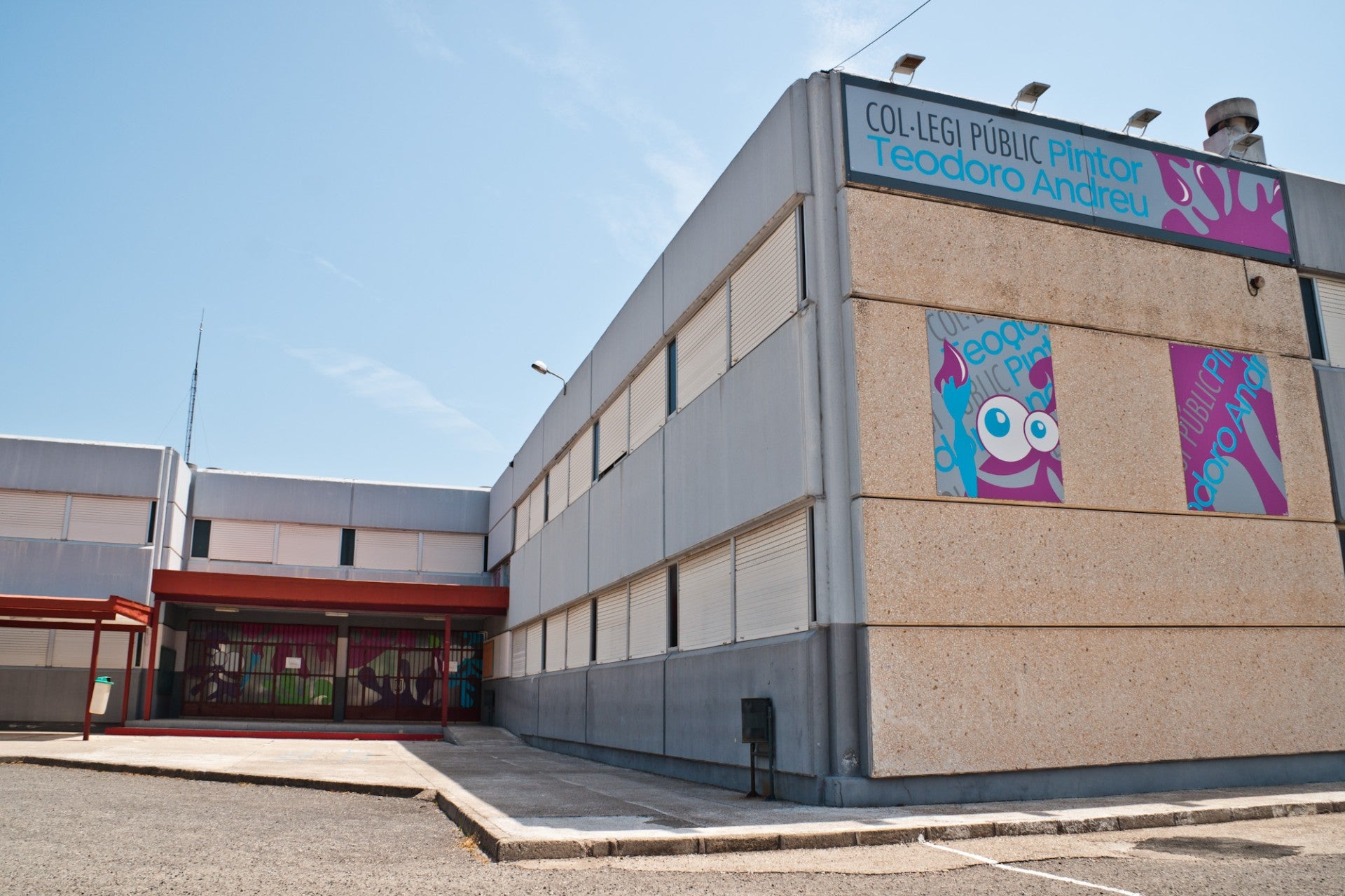 Alzira amplía el parque solar municipal en el colegio Pintor Teodoro Andreu Alzira amplía el parque solar municipal en el colegio Pintor Teodoro Andreu