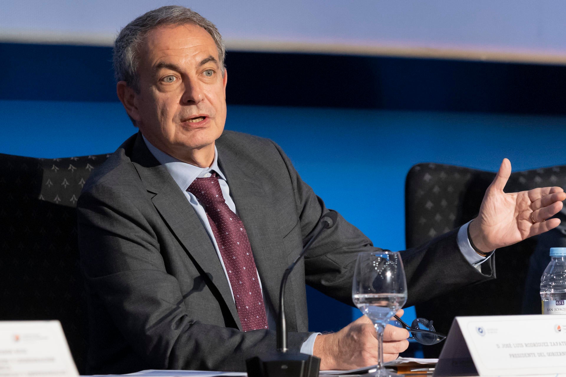 Zapatero defiende a ultranza la amnistía y a Sánchez: "No he conocido su fortaleza a ningún político" Zapatero defiende a ultranza la amnistía y a Sánchez: "No he conocido su fortaleza a ningún político"