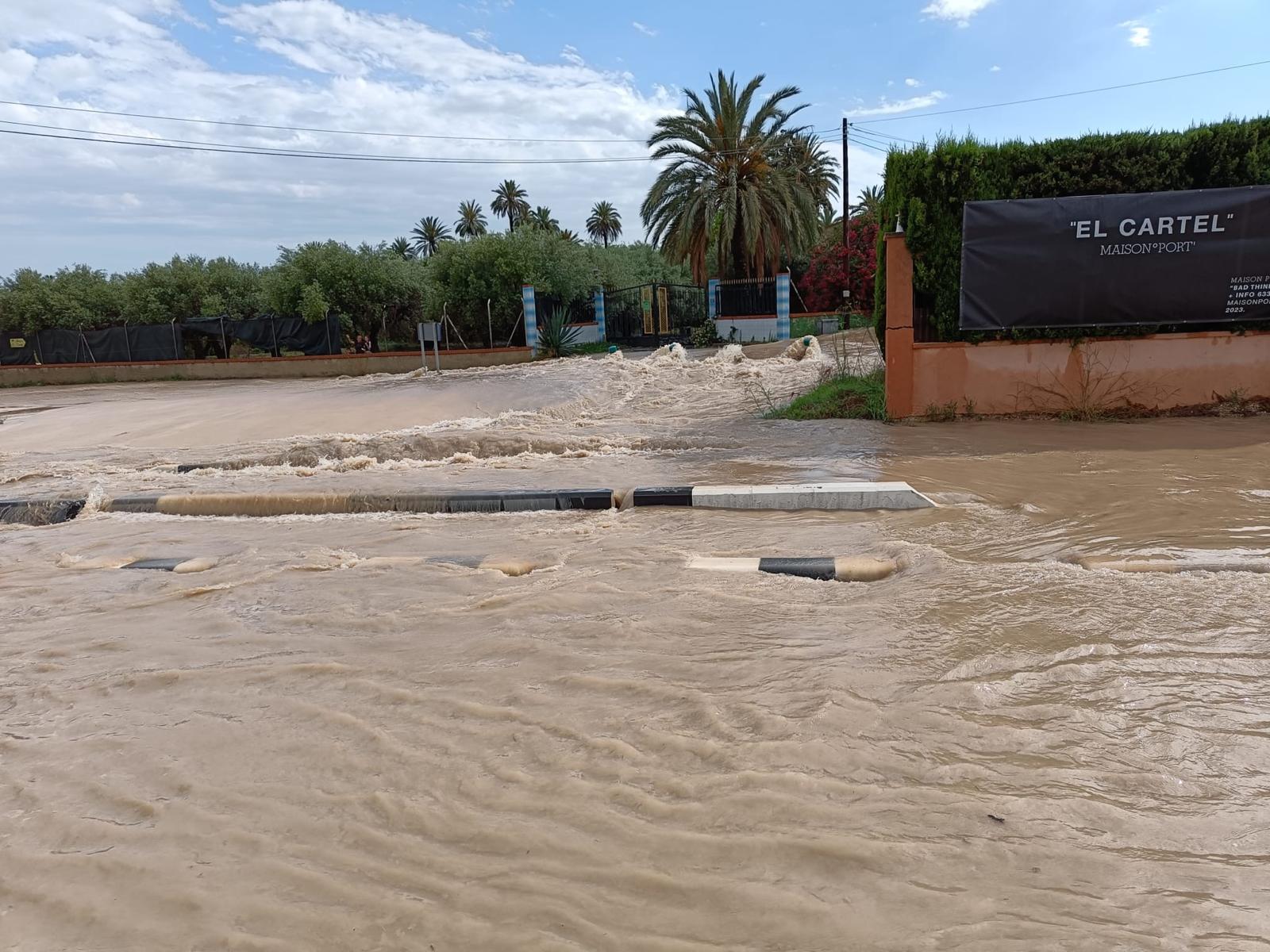 Elche contrata la ejecución de elementos de contención de aguas pluviales en el 'camino viejo' de Santa Pola Elche contrata la ejecución de elementos de contención de aguas pluviales en el 'camino viejo' de Santa Pola