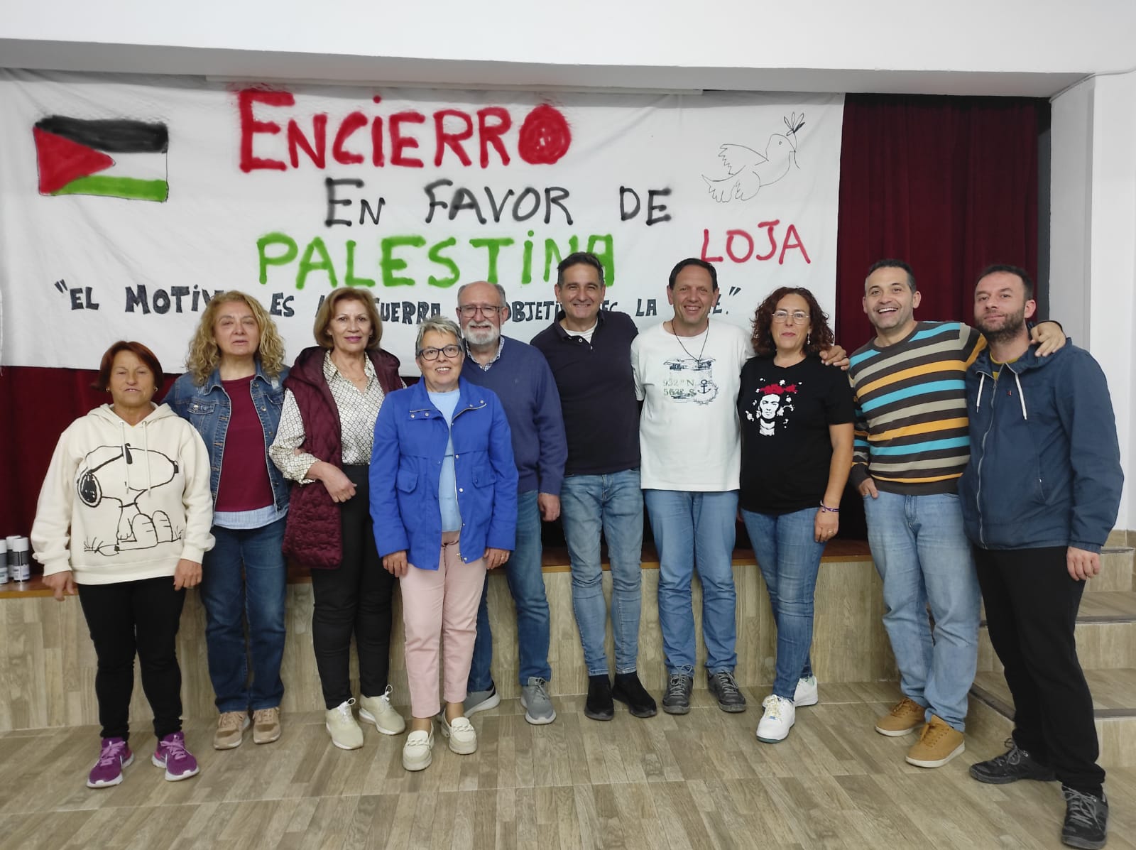 Vecinos de Loja se encierran en una iglesia para pedir el fin de la guerra en Gaza y promueven más actos similares en toda España Vecinos de Loja se encierran en una iglesia para pedir el fin de la guerra en Gaza y promueven más actos similares en toda España