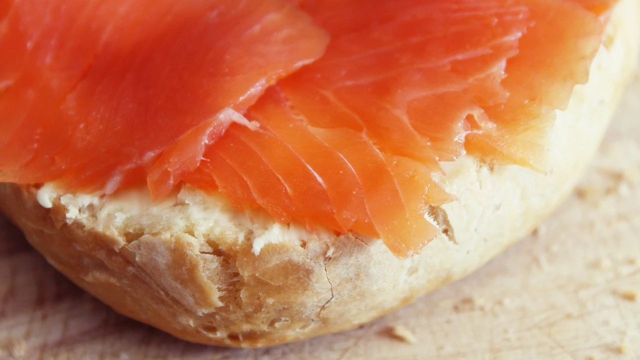 La alerta alimentaria de la OCU sobre el salmón ahumado y su conservación