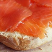 La alerta alimentaria de la OCU sobre el salmón ahumado y su conservación