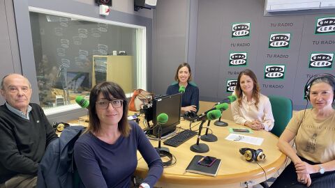 Jos&eacute; Ruiz, Patricia Maci&aacute;, Esther D&iacute;ez e Inma Mora con Mayte Vilaseca