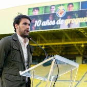 Pedraza recibe el homenaje por sus 10 años con el club
