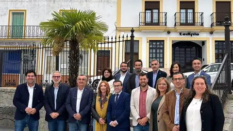 Gallardo remodela su equipo de gobierno en la Diputación de Badajoz y crea una vicepresidencia tercera Gallardo remodela su equipo de gobierno en la Diputación de Badajoz y crea una vicepresidencia tercera