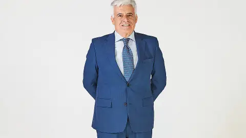 El extremeño Pedro Rocha registra más de 100 avales ante la Comisión Electoral de la RFEF El extremeño Pedro Rocha registra más de 100 avales ante la Comisión Electoral de la RFEF