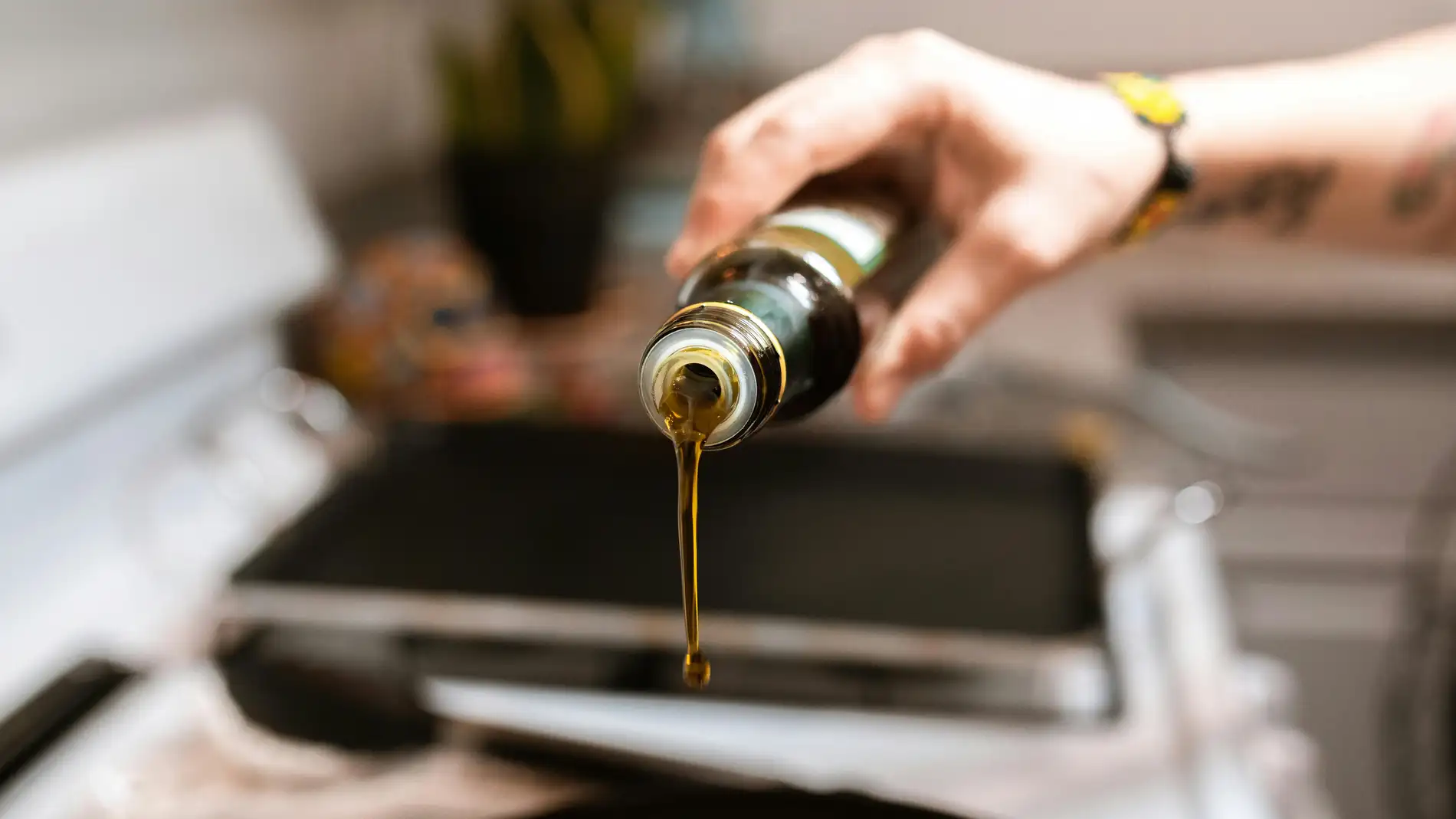 El precio del aceite de oliva continúa al alza en 2024, con un incremento del 175% en cuatro años