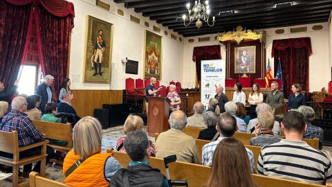 Acto del Día Mundial del Parkinson de 2024 en el Salón de Plenos del Ayuntamiento de Elche.