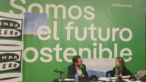 Borja Cancela, delegado comercial Galiciay Asturias en Iberdrola con Susana Pedreira Programa especial Enerxética 2024 desde Silleda en el stand de Iberdrola