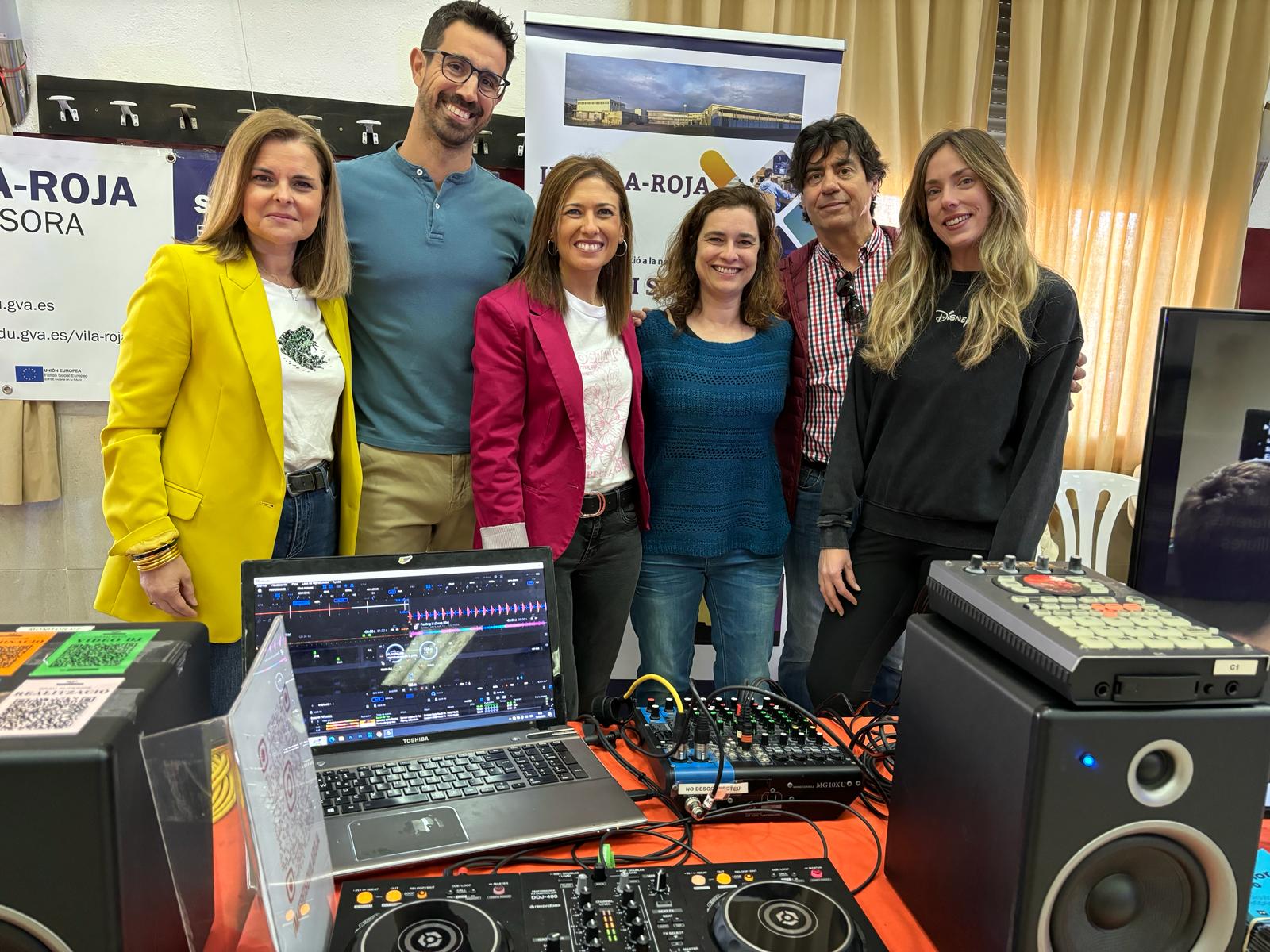 La II fira Orienta´t de Almassora orienta a cerca 400 alumnos sobre su futuro profesional La II fira Orienta´t de Almassora orienta a cerca 400 alumnos sobre su futuro profesional