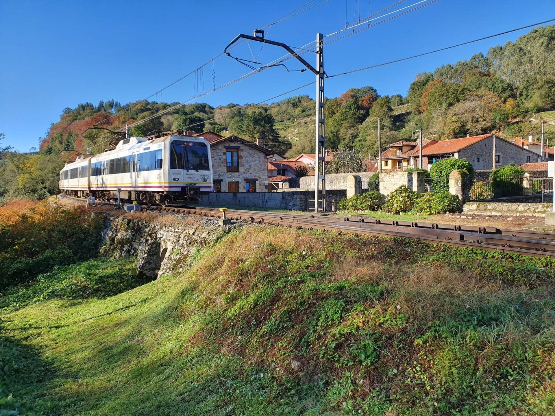 Cantabria tendrá cuatro aparcamientos disuasorios en estaciones de tren Cantabria tendrá cuatro aparcamientos disuasorios en estaciones de tren