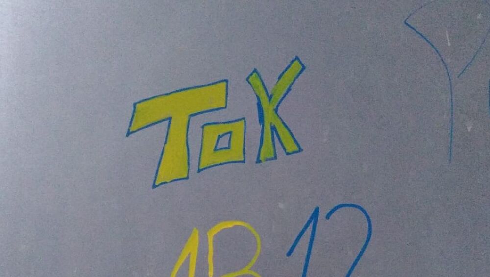 Otra de las pintadas aparecidas.