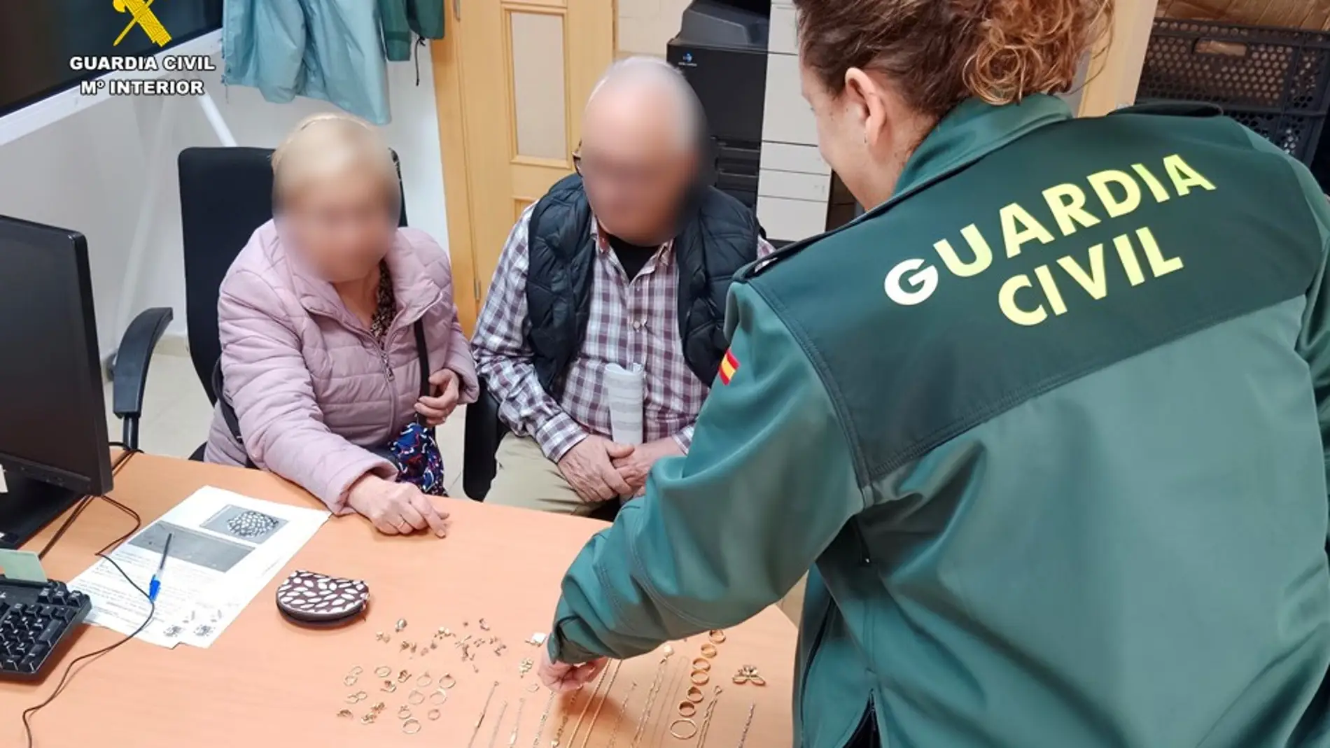 La Guardia Civil detiene a un conductor de ambulancias que había sustraído joyas a una pareja septuagenaria en Benidorm