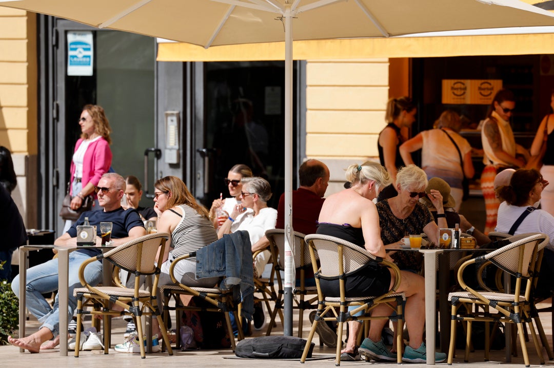 El 'primaverano' batirá récords de calor este fin de semana con máximas de 34 grados El 'primaverano' batirá récords de calor este fin de semana con máximas de 34 grados