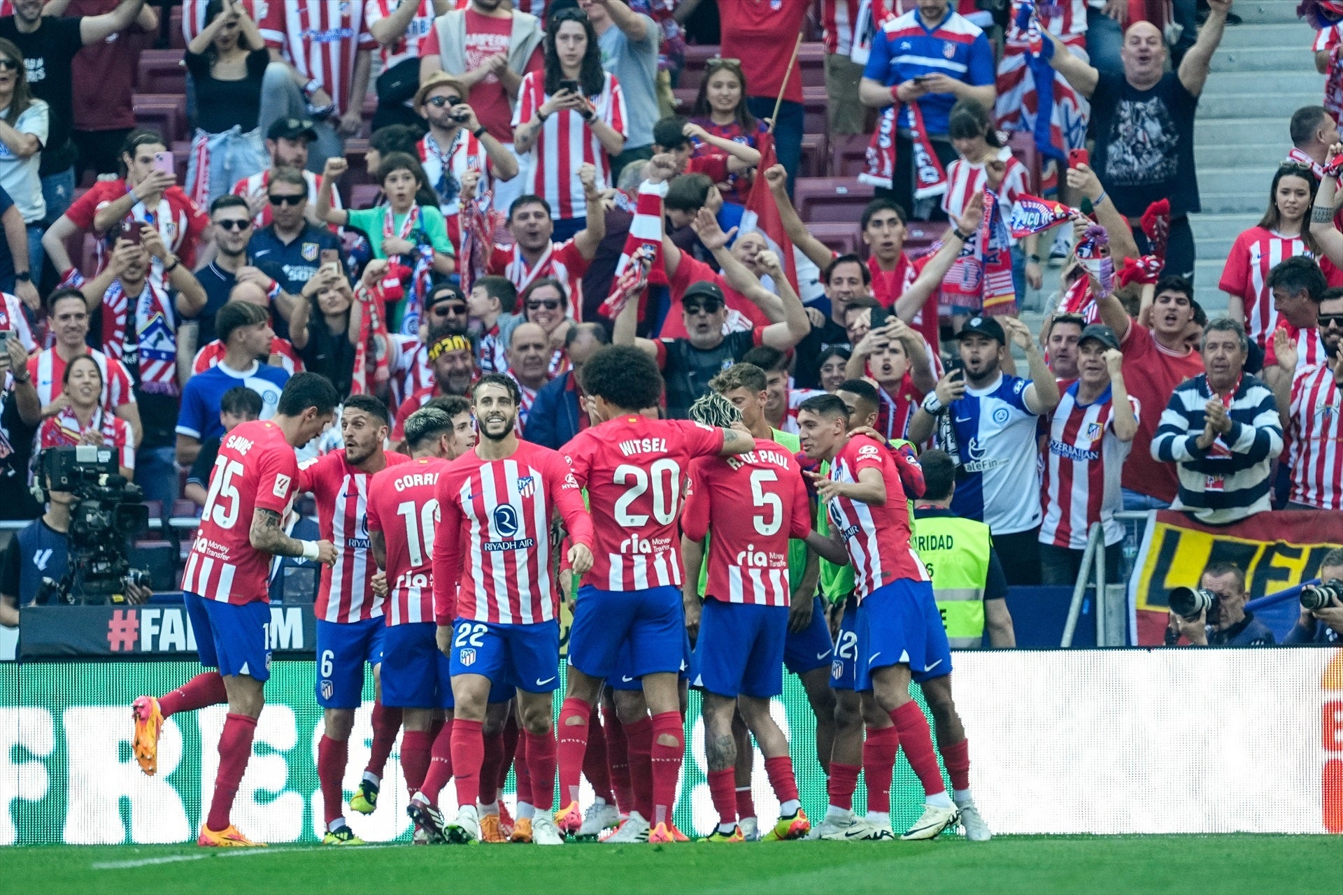 El Atlético gana al Girona y aviva la lucha por ser tercero El Atlético gana al Girona y aviva la lucha por ser tercero