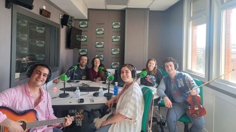 Miembros de Hakuna en los estudios de Onda Cero C&oacute;rdoba