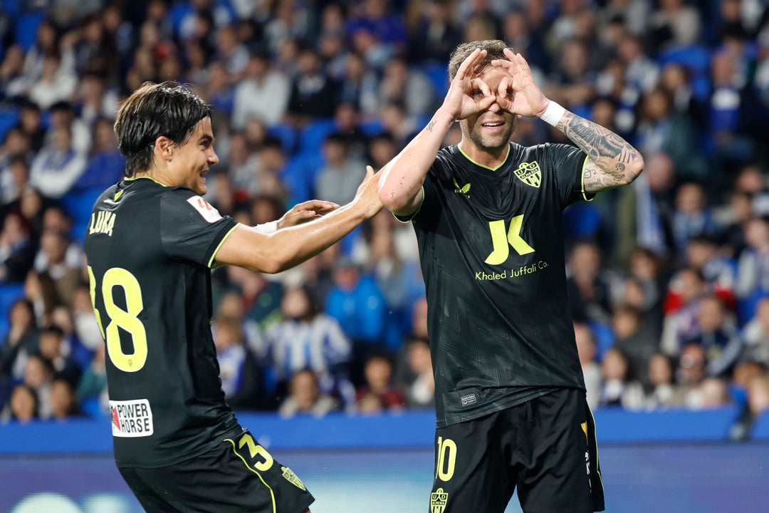 Embarba, de penalti, le da el empate al Almería en el minuto 88 Embarba, de penalti, le da el empate al Almería en el minuto 88