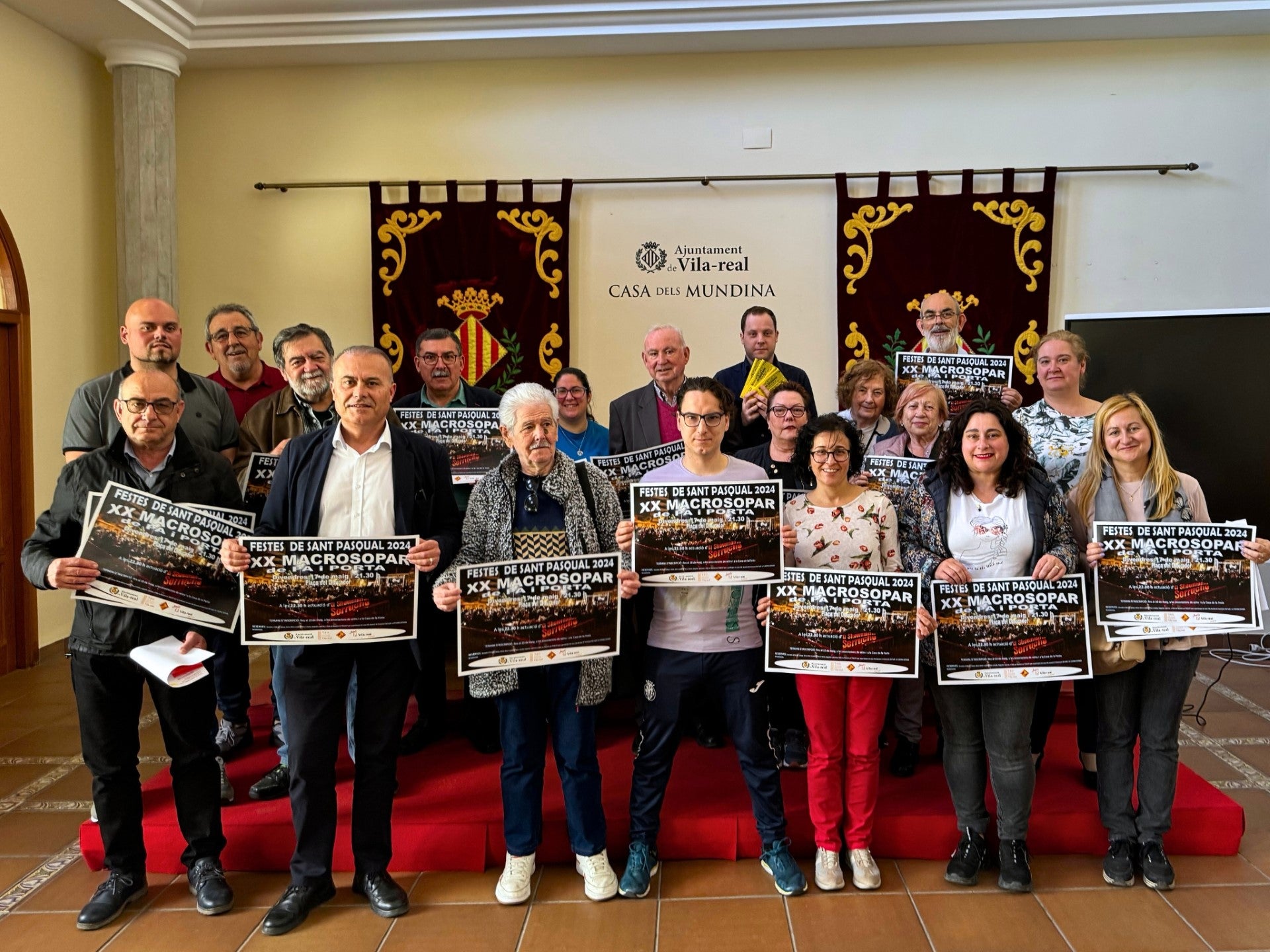 La Agrupación de peñas del Villarreal CF se une a la macrocena de vecinos de las fiestas de Sant Pasqual La Agrupación de peñas del Villarreal CF se une a la macrocena de vecinos de las fiestas de Sant Pasqual