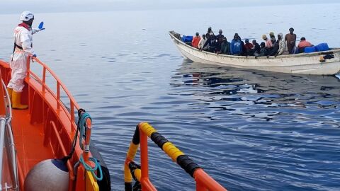 Un cayuco encontrado a pocos kil&oacute;metros de la costa de Gran Canaria