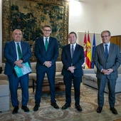 Eurocaja Rural entrega su Memoria Anual al presidente de la JCCM Eurocaja Rural entrega su Memoria Anual al presidente de la JCCM