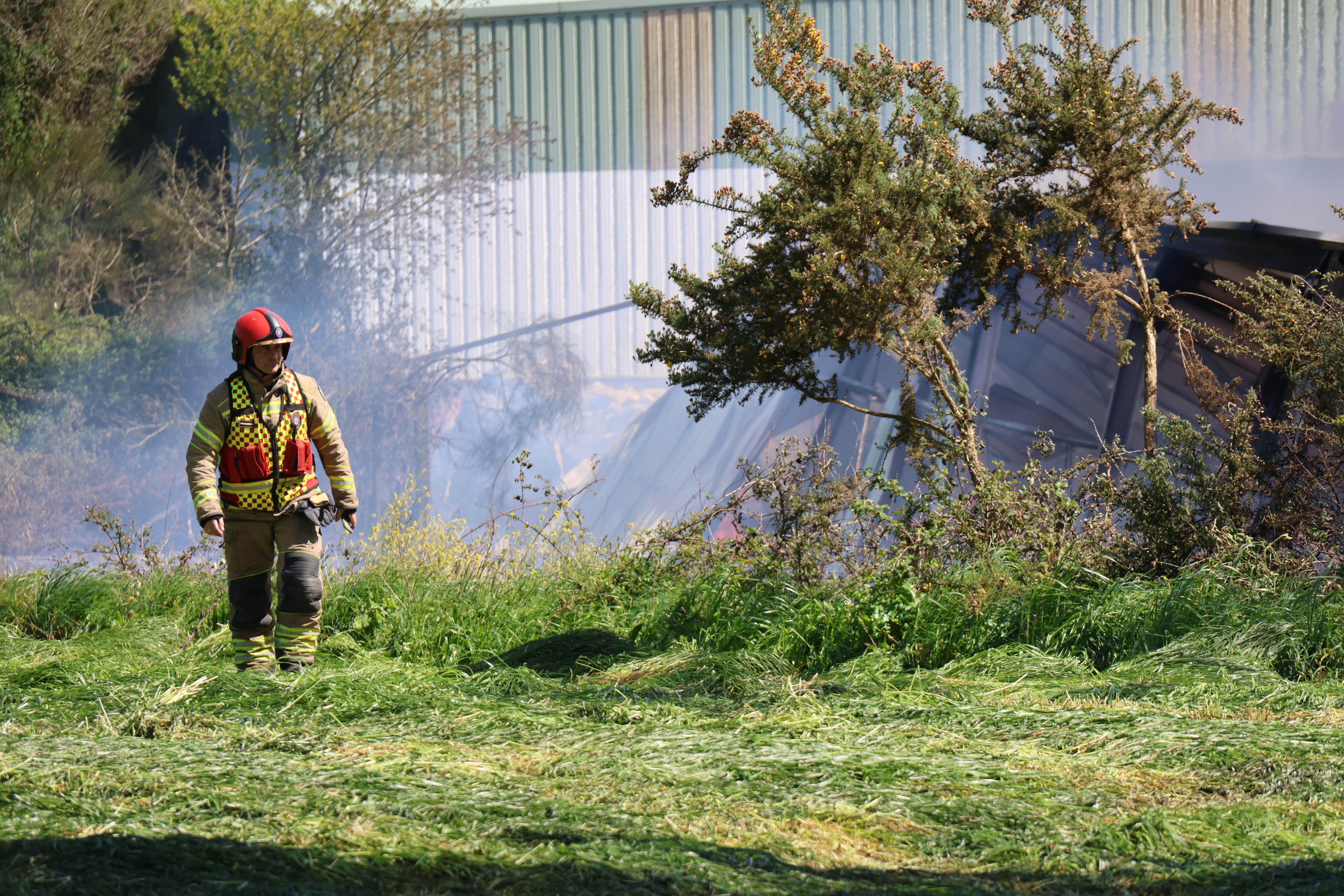 Alerta por un incendio en una nave de residuos en Mazoi Alerta por un incendio en una nave de residuos en Mazoi
