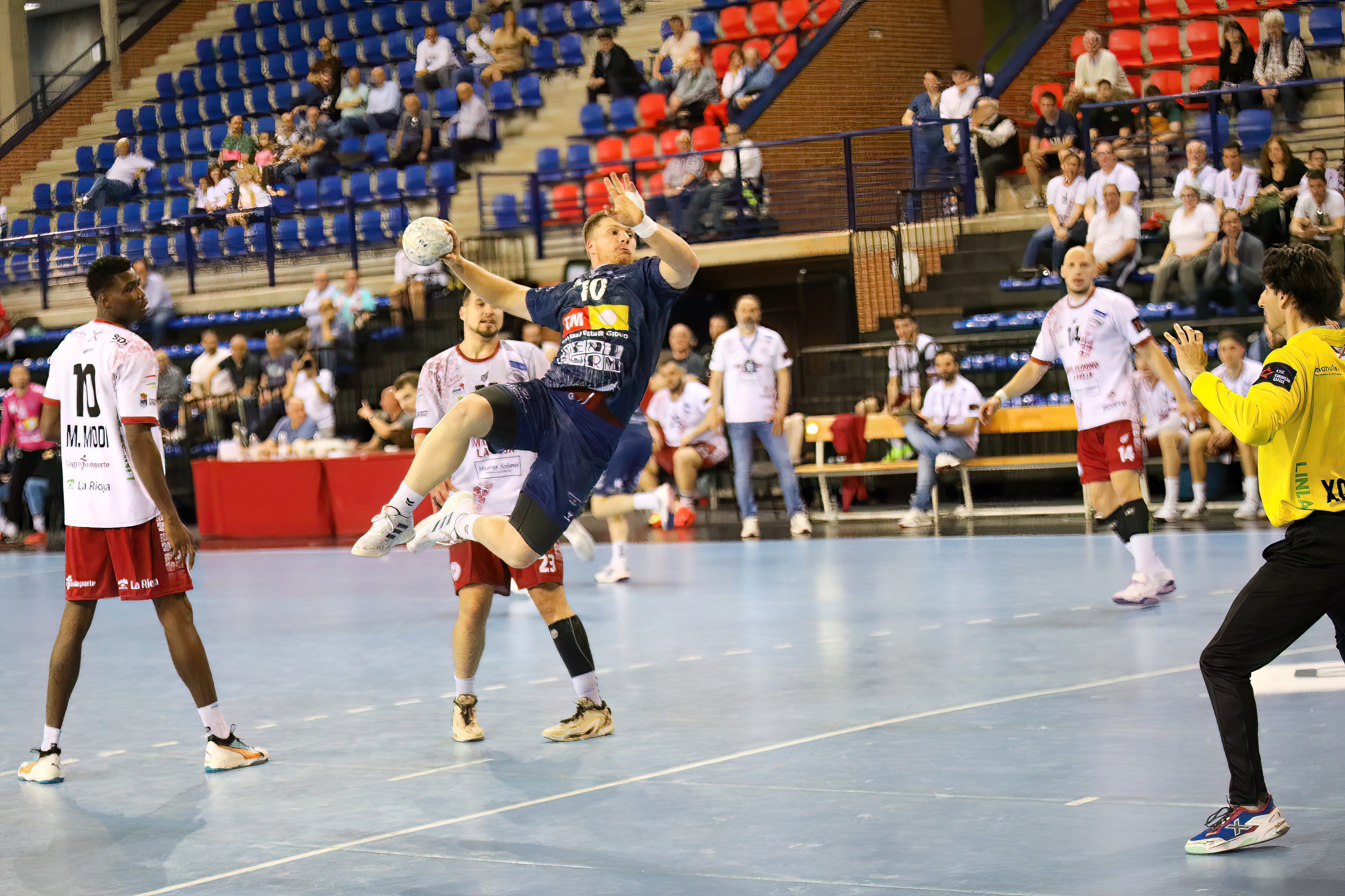 Danihiil Zhukov se queda en el TM Benidorm Danihiil Zhukov se queda en el TM Benidorm