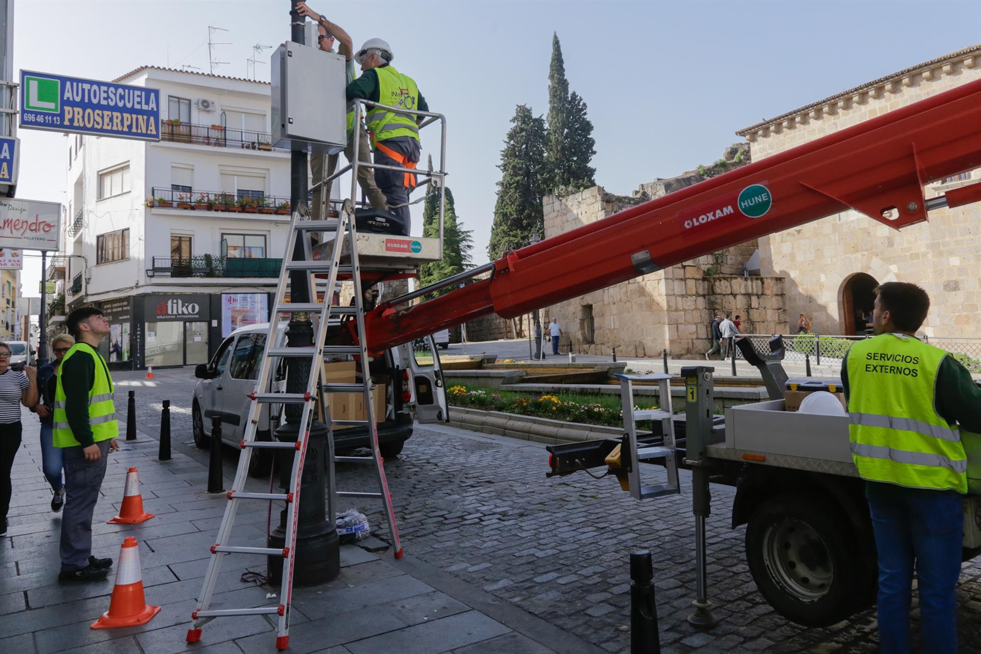 Comienza la instalación de 34 cámaras de videovigilancia en espacios monumentales de Mérida Comienza la instalación de 34 cámaras de videovigilancia en espacios monumentales de Mérida