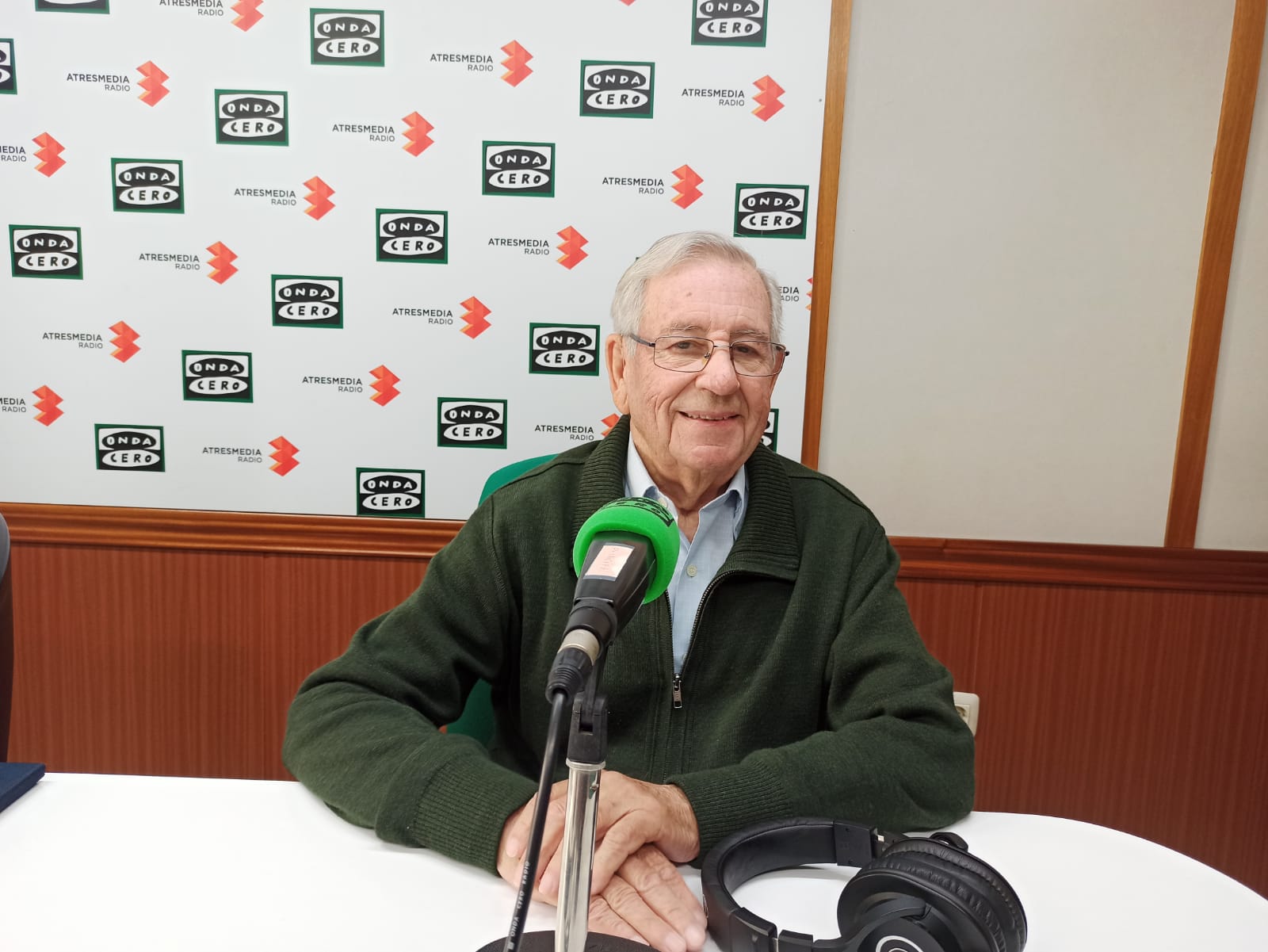 Lorenzo Selas emocionado ante la presentación de su libro: 'Relatos de una época' Lorenzo Selas emocionado ante la presentación de su libro: 'Relatos de una época'