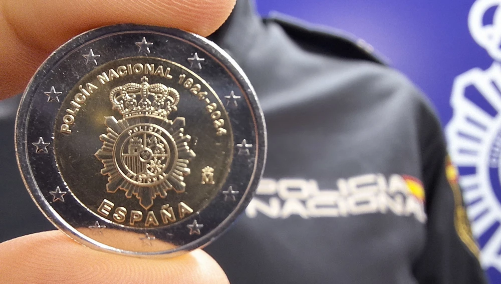 Entra en circulación la moneda de dos euros conmemorativa del 200 aniversario de la Policía Nacional |Foto de Archivo