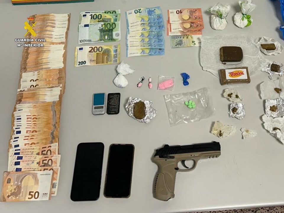 Desmantelados tres puntos de venta de droga en Alicante, Santa Pola y El Campello Desmantelados tres puntos de venta de droga en Alicante, Santa Pola y El Campello