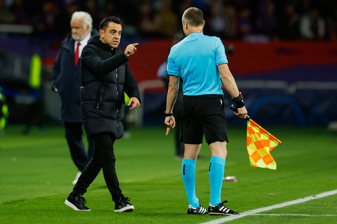 Xavi: "Ha sido un arbitraje extraño, por no decir otra cosa" Xavi: "Ha sido un arbitraje extraño, por no decir otra cosa"