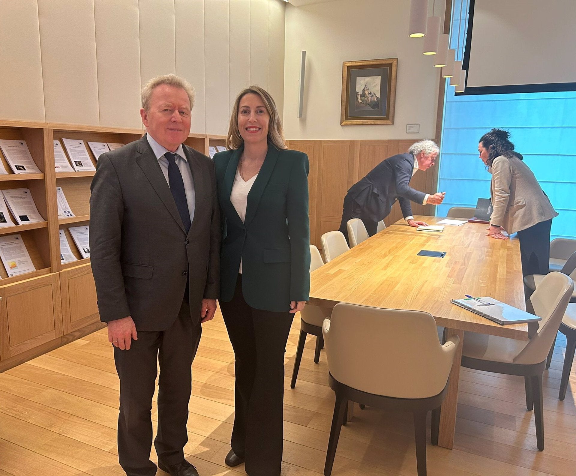 Guardiola reclama en Bruselas ayuda para el Regadío de Tierra de Barros y aboga por el mantenimiento de la Central de Almaraz Guardiola reclama en Bruselas ayuda para el Regadío de Tierra de Barros y aboga por el mantenimiento de la Central de Almaraz