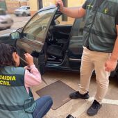 La Guardia Civil detiene a un joven acusado del robo de vehículos y 57 pagos en gasolineras con tarjetas sustraídas