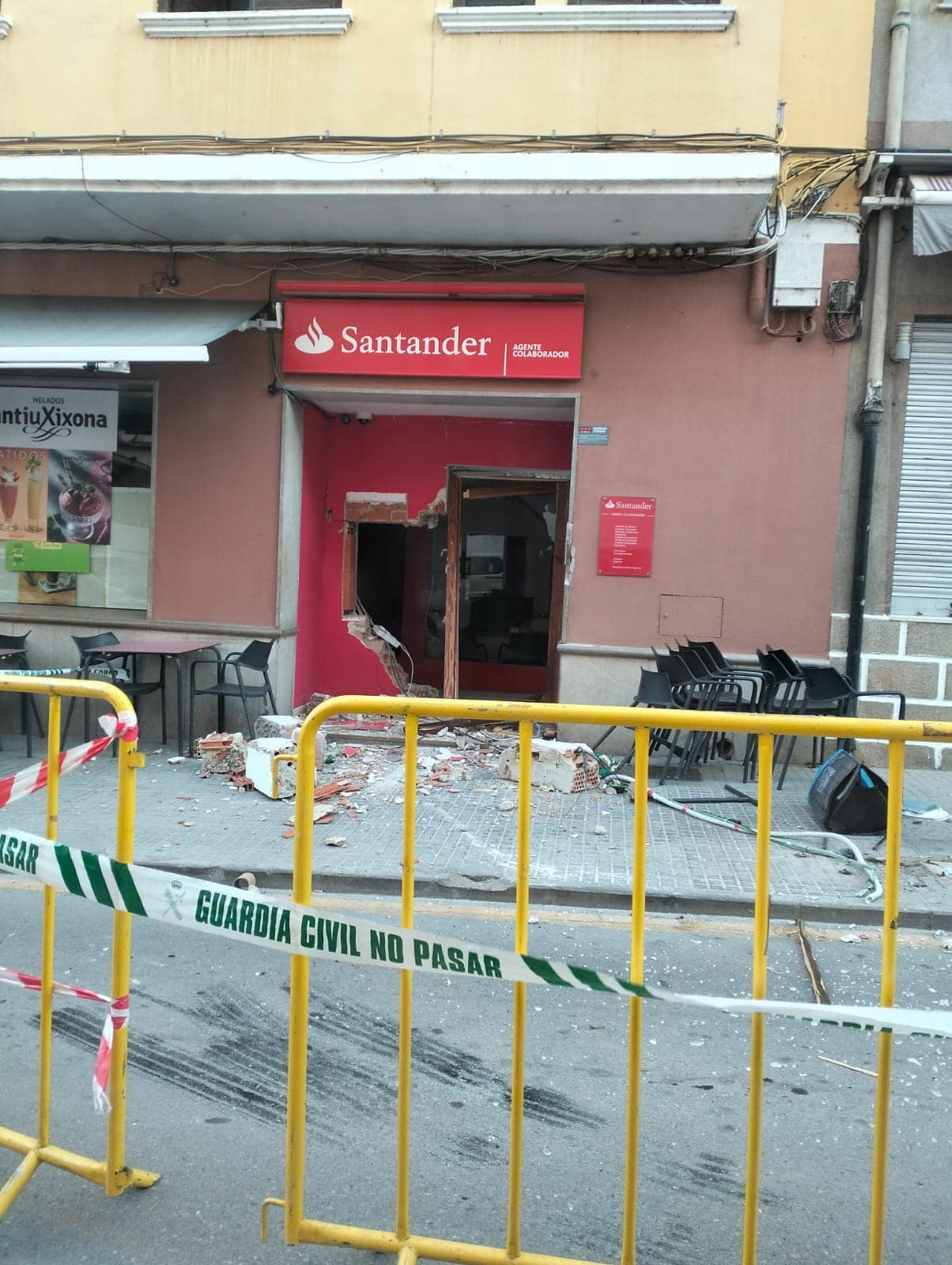 Roban un cajero automático con un camión en Jérica (Castellón) Roban un cajero automático con un camión en Jérica (Castellón)