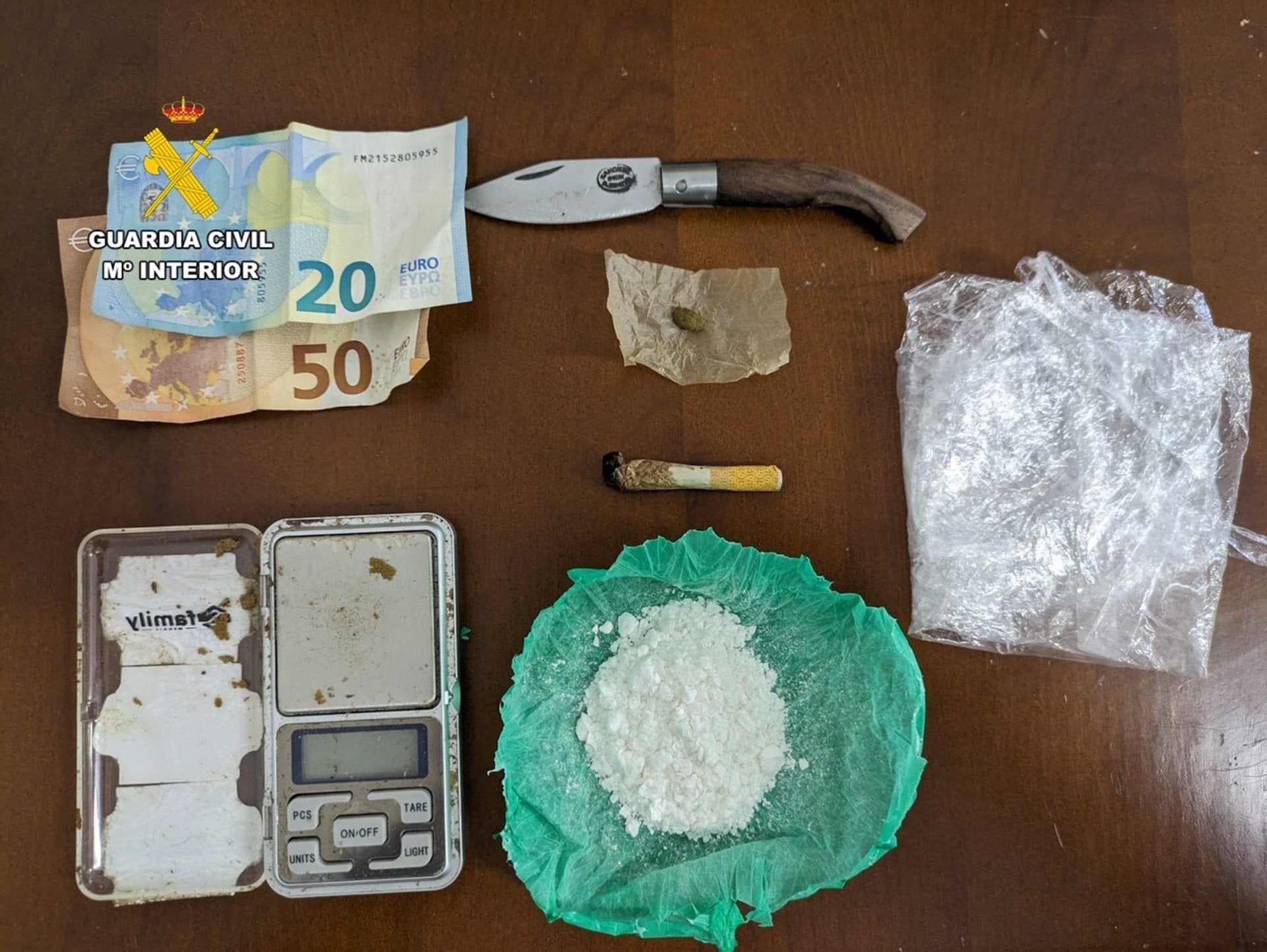 Interceptan a un conductor en Torremocha que portaba 255 dosis de cocaína en su coche Interceptan a un conductor en Torremocha que portaba 255 dosis de cocaína en su coche