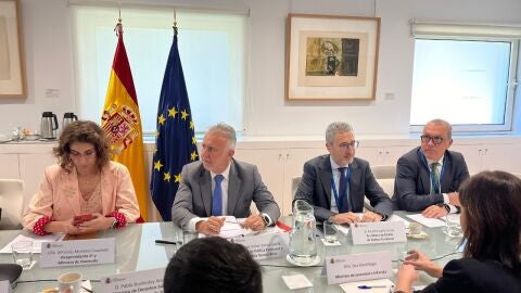 Reunión de la interministerial de migraciones presidida por Ángel Víctor Torres en el martes 16 de abril de 2024