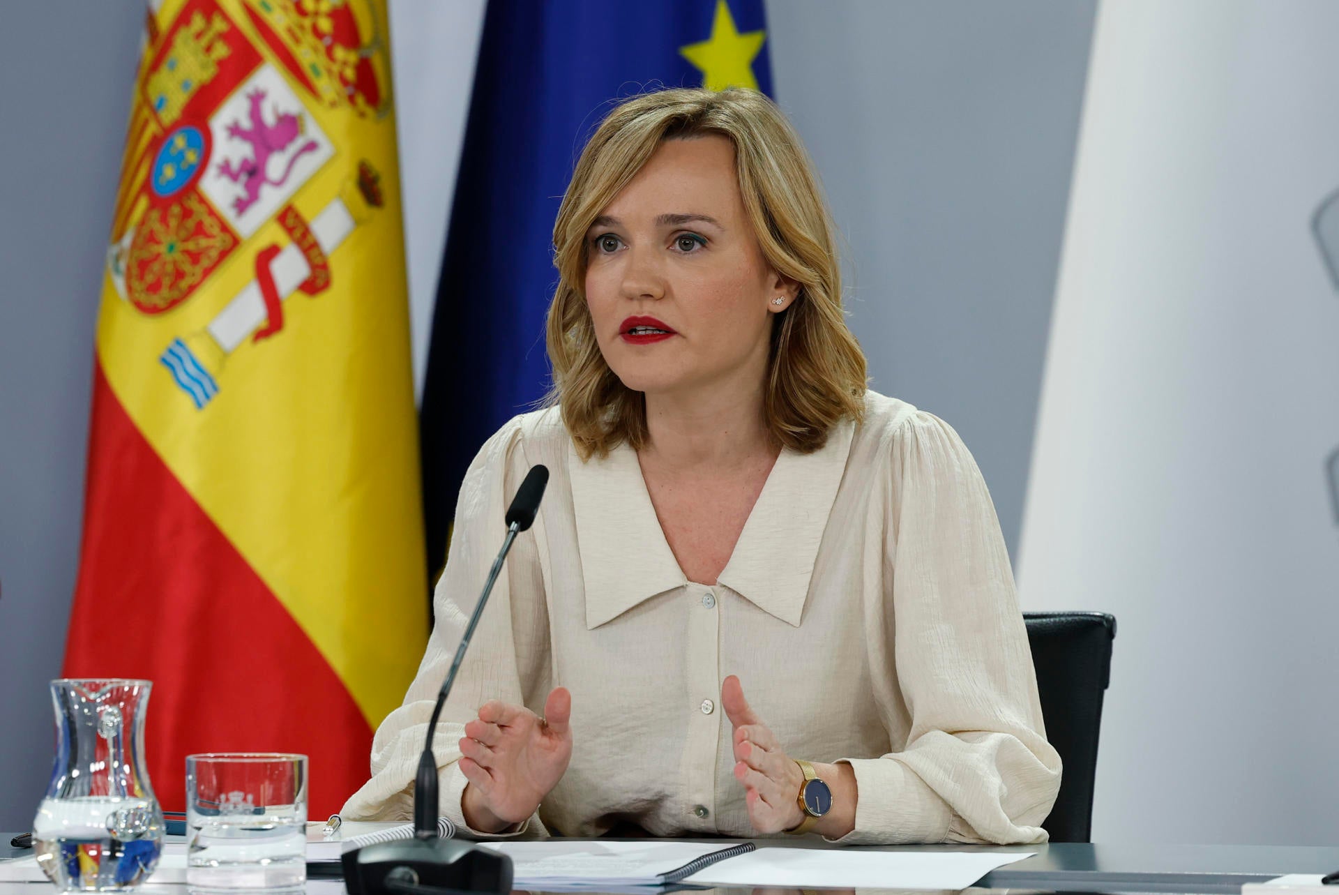 El Gobierno ve "incompatible con la democracia" que Bildu no llame terrorista a ETA El Gobierno ve "incompatible con la democracia" que Bildu no llame terrorista a ETA