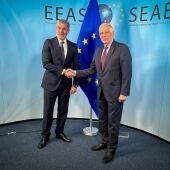 Fernando Clavijo, Presidente del Gobierno de Canarias y Josep Borrell , alto Representante de la UE en matera de exteriores en una reuniòn en Bruselas el martes 16 de abril de 2024