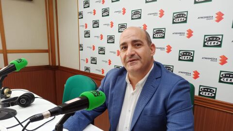 Julián Triguero en los estudios de Onda Cero Ciudad Real