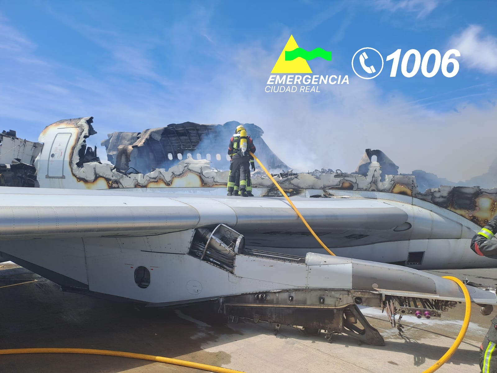 Aparatoso incendio originado en la cola de un Airbus 330 en el aeropuerto de Ciudad Real Aparatoso incendio originado en la cola de un Airbus 330 en el aeropuerto de Ciudad Real