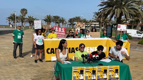 Colectivos convocantes de 8 manifestaciones en Canarias contra el desarrollo tur&iacute;stico son control el 20 de abril