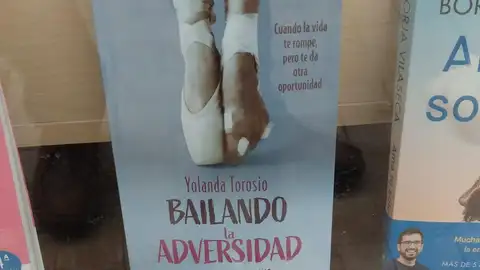 "Bailando la adversidad", de Yolana Torosio, en un escaparate "Bailando la adversidad", de Yolana Torosio, en un escaparate