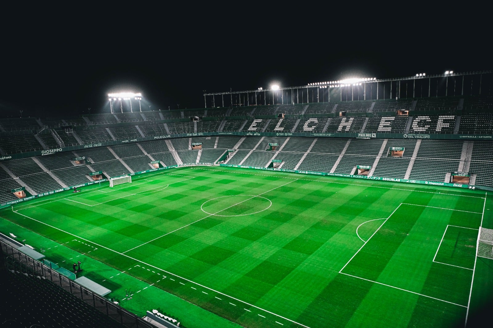 El Elche CF cierra la campaña de renovaciones con 4.000 abonados menos El Elche CF cierra la campaña de renovaciones con 4.000 abonados menos