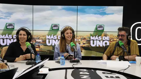 Alicia Borrachero y Manuela Velasco en 'Más de uno' Alicia Borrachero y Manuela Velasco en 'Más de uno'